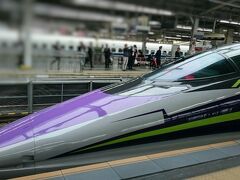 エヴァ仕様の新幹線は博多から新大阪を１日一往復みたいなので
新大阪からはお昼くらい出発です