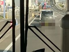 松江駅から境港にバスで行ったのはこの江島大橋を通るためです
この橋はダイハツのCMで出てたベタぶみ坂です

JRで松江駅は電車で行くと2時間近くかかるみたいですがこのバスだと４０分で行けます

このバスも１０００円ですがパーフェクトパス使えるのでお得です
