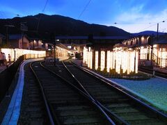 リニューアルした嵐山駅。なんかまぶしいぞ。