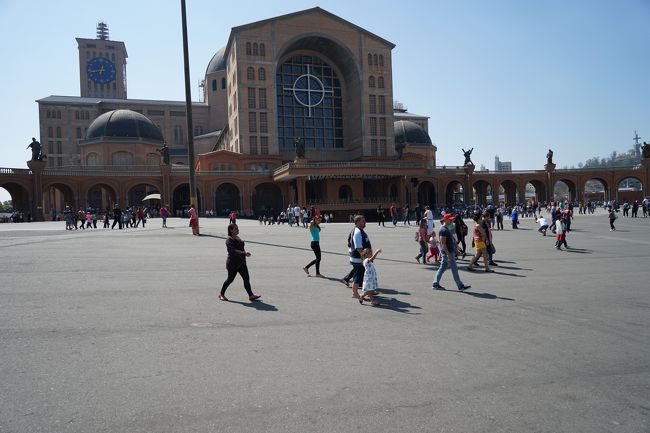 <br /><br /><br />でも、専用駐車場なので目の前がすぐ教会です。