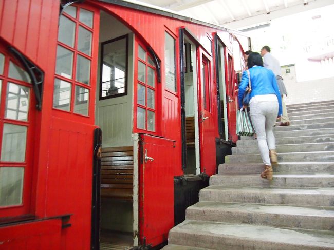 ケーブルカーで登る