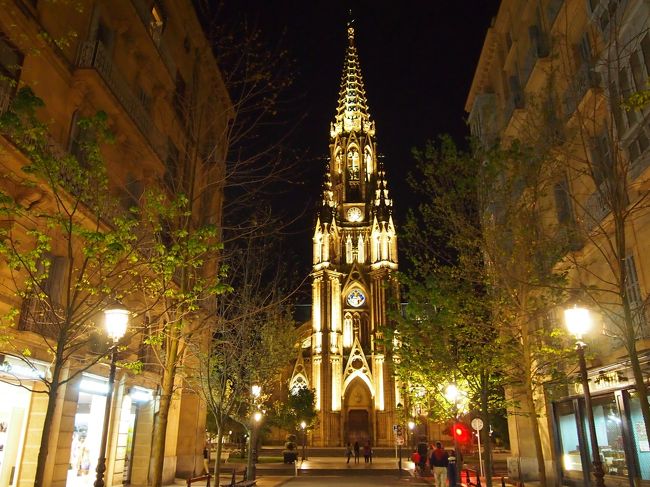 ライトアップされたカテドラル