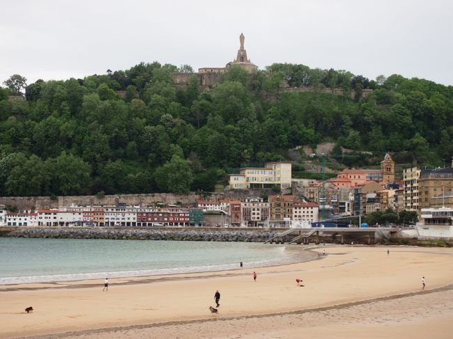 翌日は昨日と反対側の丘を登ってみた<br /><br />モタ城目指します