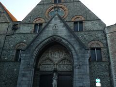 ブルージュは観光都市ですが夜が早いように感じます。
大騒ぎする街ではありませんからでしょうか。