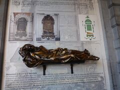 またセルクーラスの像に到着しました。
昨日は団体だったのでゆっくり記念撮影できませんでしたので再度記念撮影しました。