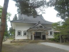 安勝寺本堂．寺は1422年の創建．本尊は釈迦牟尼仏の曹洞宗寺院．
戊辰戦争の時は新政府軍の野戦病院として使われた．
ふれあい通りから西へ約200ｍほどに位置する．
写真は本堂は．1894(M27)年建造，入母屋，桟瓦葺，正面入母屋唐破風向拝付．白漆喰の土蔵造り．全本堂が火災焼失していることから防火が考慮されているものと思われる．