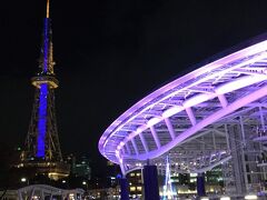 世界の山ちゃんに向かうべく、移動。

名古屋をよく知る主人に連れて行ってもらいます。

テレビＣＭで見た謎の物体。
大きいです！

テレビ塔もライトアップしているんですね。
私が訪れた中学生の頃はライトアップなんて言葉すら無かったかも？（笑）

