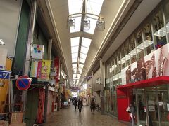 熱田神宮から帰って来がてら、ホテル近くにあった
大きな商店街を散策。

って言うか何ここ凄く広いんですが？？