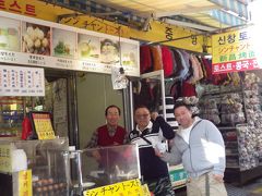 釜山人気グルメ第12位のシンチャントーストで六次会。　とても親切で気さくな店主さんでした。