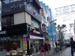 釜山人気グルメ第5位の喫茶店で七次会。　ビルの二階・三階にありました。