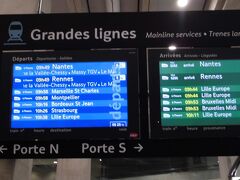 TGV 5211　直行便 - 2時間 59分
 09:49発 　AEROPORT CDG 2TGV 
 12:48着　 レンヌRENNES
　
 