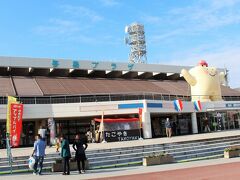 瀬戸大橋を渡る前に、四国最後のSA与島プラザで、ばら撒き土産物色タイム（笑）
