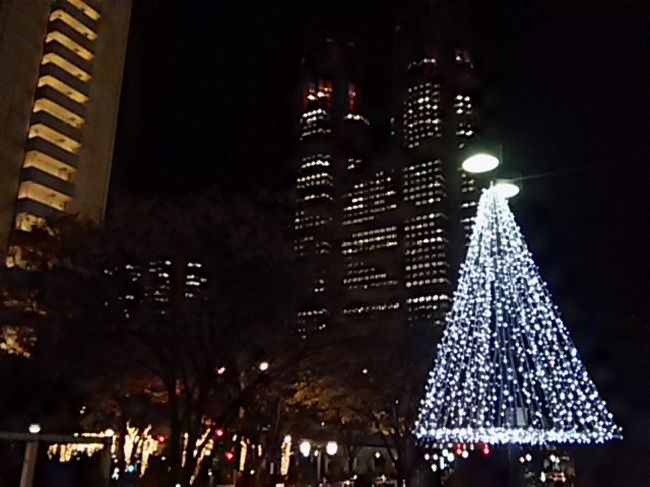 新宿三井ビル前