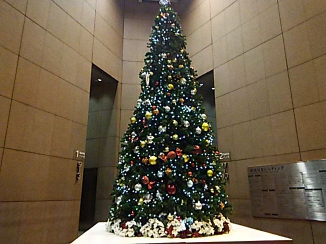 新宿住友ビル<br />今日利用するウィラーエクスプレスの夜行バスは、<br />ここ新宿住友ビルから発車します。