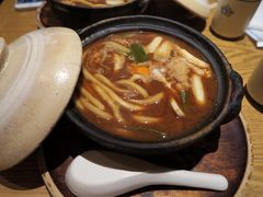 比内地鶏と玉子の親子饂飩に、ご飯を付けて。
またもや食べ過ぎですが、味噌見込みには、玉子とご飯が合うんです！
口コミにも書きましたが、こちらの饂飩はそば粉が混じっていて煮崩れしない特製麺。
煮崩れしないどころか、固いくらいの硬度ですが(笑)老若男女に人気です。
