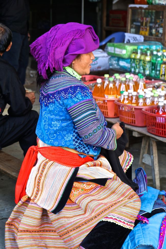 街のカフェでお茶して<br />旦那さんのモーターバイク待ちましょう
