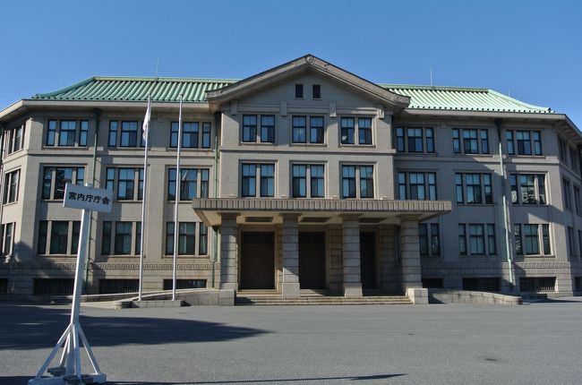 この日、天皇・皇后両陛下が宮内庁庁舎３階から、紅葉を楽しむ人々の姿を見て喜ばれていたそう。