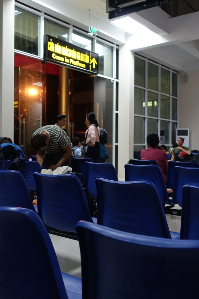 出発時間やら<br />英語の表示もないので分かりにくい<br />アナウンスもベトナム語だけ