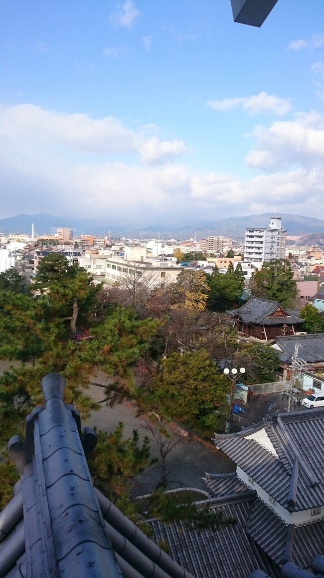 天守からの眺め。小さなお城だけど、割と良い眺めです。