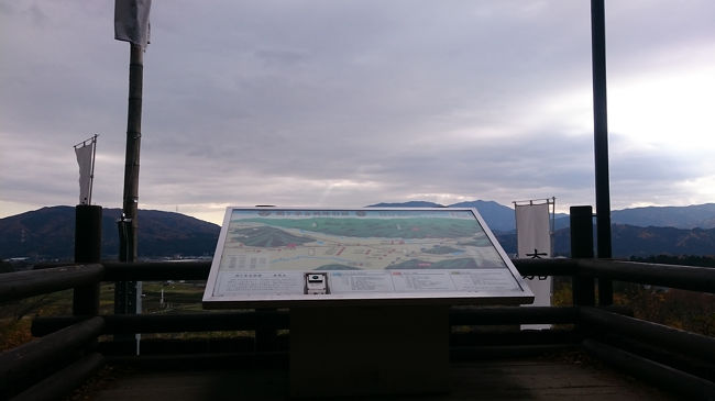 誰もいません(笑)淋しすぎた。<br />しかしここからだと良く見渡せる。向かいの山に寝返った小早川隊の陣があったもよう。