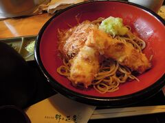 12：30　野の花庵にて

野菜天蕎麦（温）とぶっかけ（写真）を注文。
寒い日だったので両方温かいお蕎麦にすれば良かったぁ。

非常に人気なお店なようで、肉蕎麦は既に完売していました。