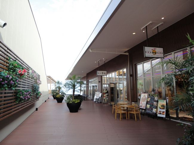 最上階は駐車場兼レストラン街でした。<br /><br />いつも行くようなイオンモールとは雰囲気が全く違いますね〜