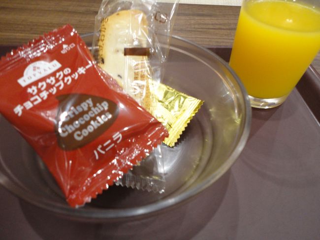 ラウンジではお菓子がもらえます。<br />トップバリュ製品ですけどね(^^;<br /><br />お菓子はどこのイオンモールも変わらないみたいですけど、飲み物は豊富でした！<br />近くのイオンはペットボトルだけなんですけど、ライカムは紙パックもあって便利でした。