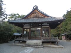 志那神社から南東へ2.5kmほどで草津市下笠町の老杉神社．
創建は大和時代の末とされる．主祭神は素盞鳴命･稲田姫命･八王子命．
境内拝観自由．門前に駐車できた．
着く前にカーナビ誘導で細い路地に入ってしまい切り返しに苦労した．
それはさておき．