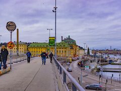 セーデルマルム島　スルッセン側からストックホルム全景を眺めた。

すこぶる寒くて、ダウンを来てたけど、も～う長距離は歩けない。