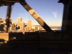 ベイブリッジを渡ってサンフランシスコを後にします。