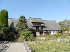 雲峰寺から9kmほど走り，塩山市街に戻る．甘草屋敷(旧高野家住宅)に着く．
所在は甲州市塩山上於曽，ＪＲ塩山駅前になる．
高野家は江戸時代にこの地で長百姓を務めた家．幕末には苗字帯刀が許されている．幕府に納める甘草(薬草)を栽培していたことから甘草屋敷と呼ばれている．
見学時間9:00〜16:30，入場料\300，火曜休館，駐車場あり．写真は主屋．