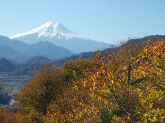 馬場跡に下る途中。富士山の景色が素晴らしいです。