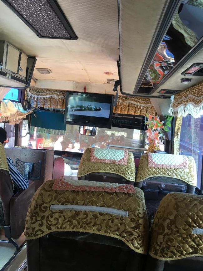 バスの中はこんな感じでした。