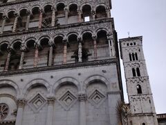 町の中心地のサン　ミケーレ広場にある　サンミケーレ　フォロ教会
原型は　８世紀の物であるらしい
San Michele in Foro