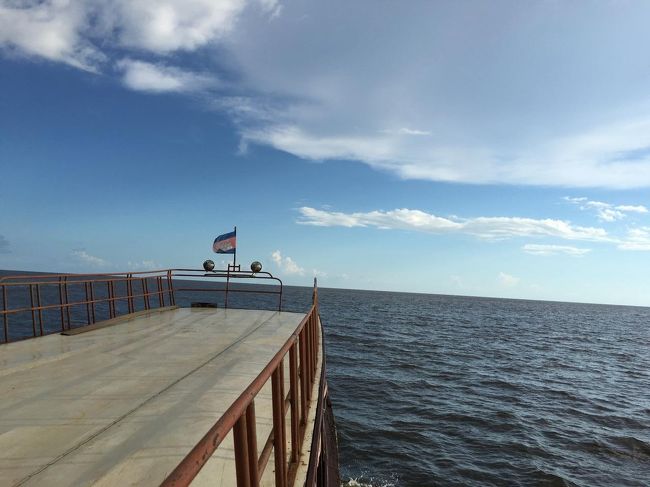 トンレサップ湖までボランティアのみんなで行きました！１５ドルで安く行けます！