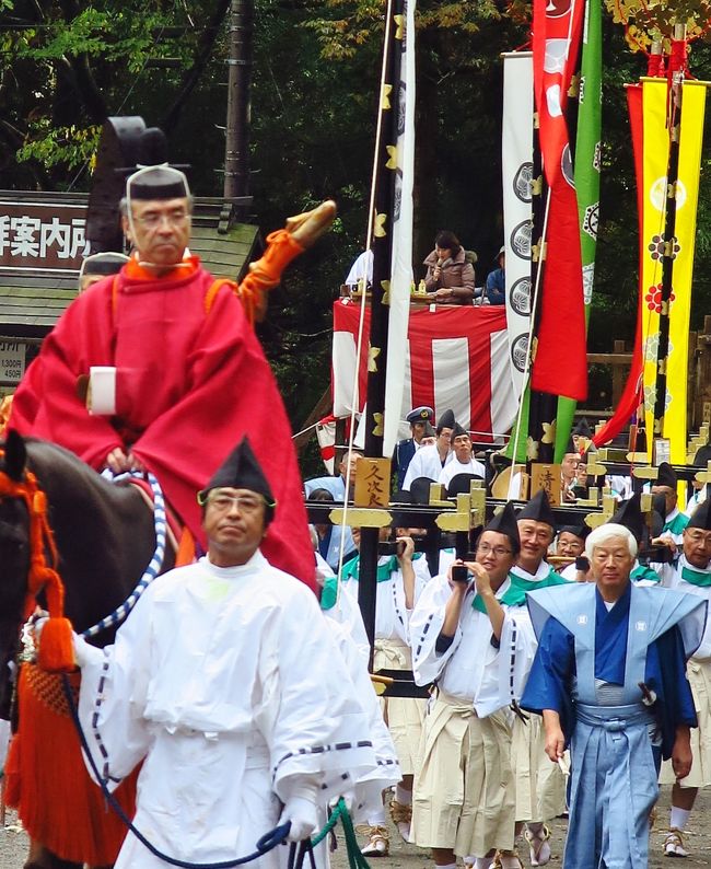 日光10 東照宮 〔百物揃千人武者行列〕 G 還御1/3 ☆観客へって 日光10 東照宮 〔百物揃千人武者行列〕 G 還御1/3 ☆観客へって