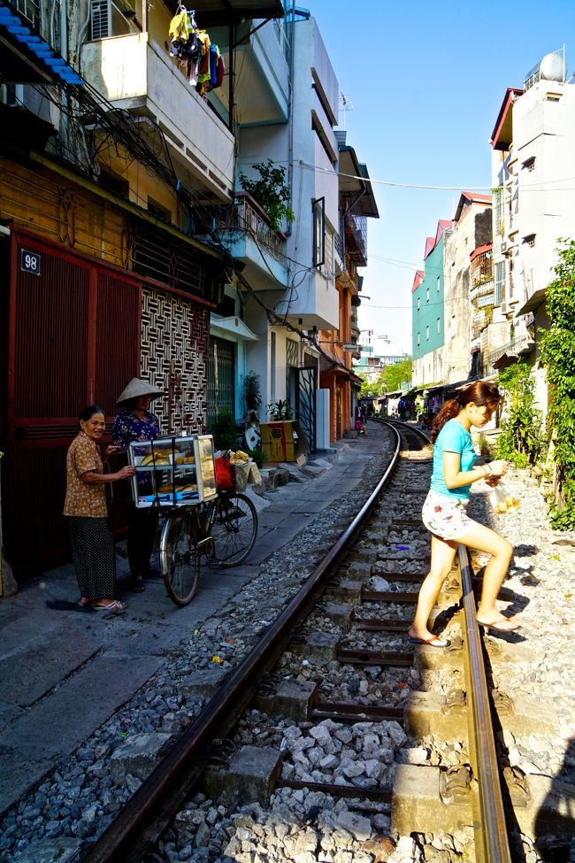 線路路渡って<br />バインミーを買って