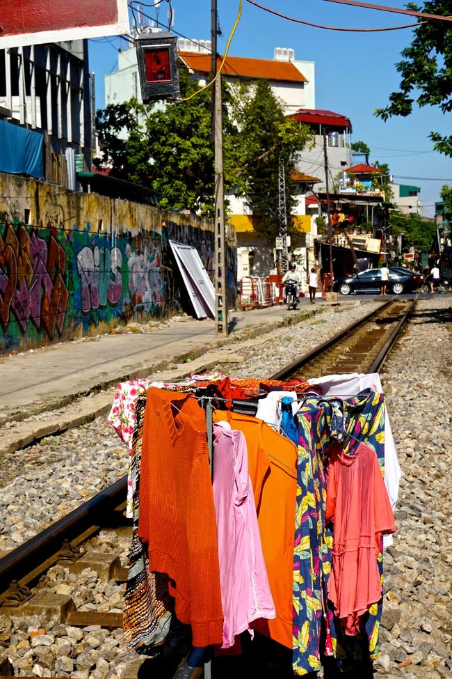 と思ったら洗濯物が線路に<br />