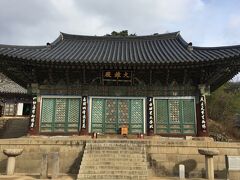 八空山、桐華寺 新羅時代のお寺だそうです。
ここまで来ると結構寒かったです。少しだけ雪が残ってました。