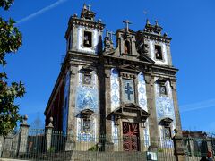 こちらもアズレージョで覆われたサント･イルデフォンソ教会。