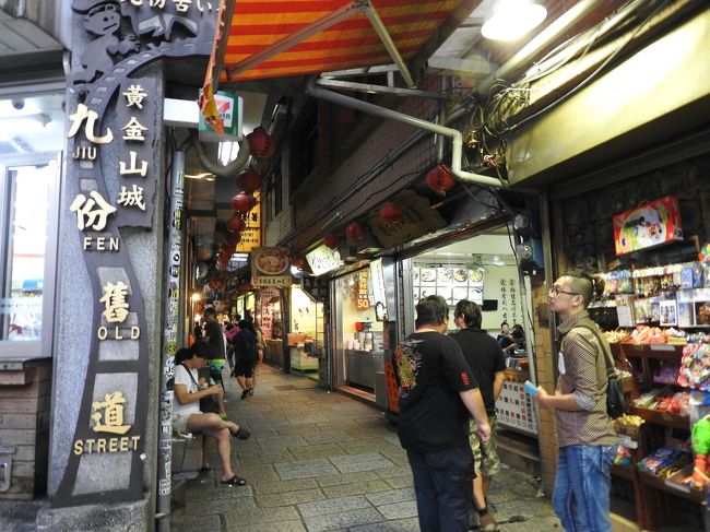 この入口はいってすぐ左のエビ団子、激ウマ！<br />絶対オススメ!!