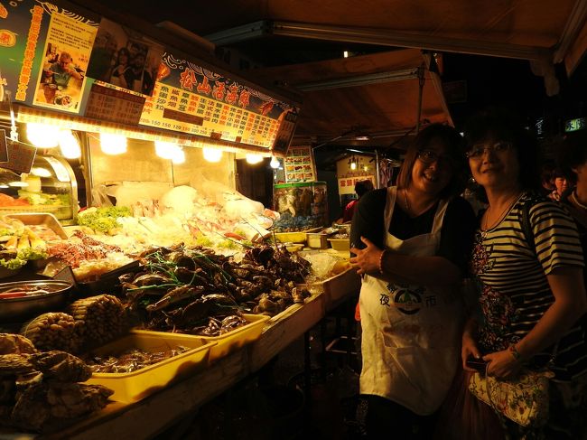 ここのお店、なんとなく入ったんだけど、メチャうま！<br />ディ○タイフォンみたいな立派な店構えのお店以上のおいしさでした。<br />台湾の料理っていまいち薄味だけど、ここのは日本人好みの味付けで、屋台の味とは思えない！<br />ただ、日本語も英語も通じず、白いご飯を頼むのが大変だった。