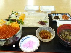 函館朝市で朝食。お店は確かすずや食堂だったと思う。