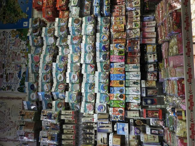 よくあるお土産やさん。