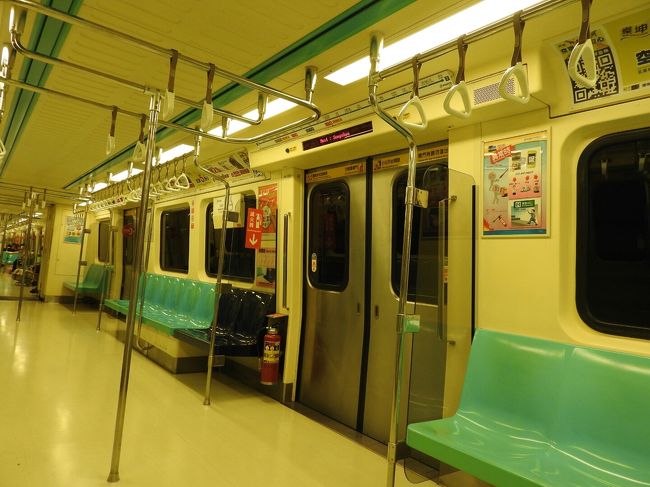 MRTに乗って五分埔商圈へ。