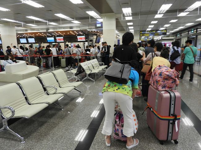 ホテルへ戻って、ピックアップ。<br />ピックアップタイムは15時30分。<br />１ヶ所免税店へ寄ったのち、松山機場へ。<br /><br />母との二人旅。<br />かけがえのない思い出がたくさんできました。<br /><br />長い間、読んでいただきありがとうございました！