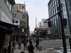 地下鉄「大門」駅からすぐの所に、その名のとおり増上寺の表門である『大門』があります。