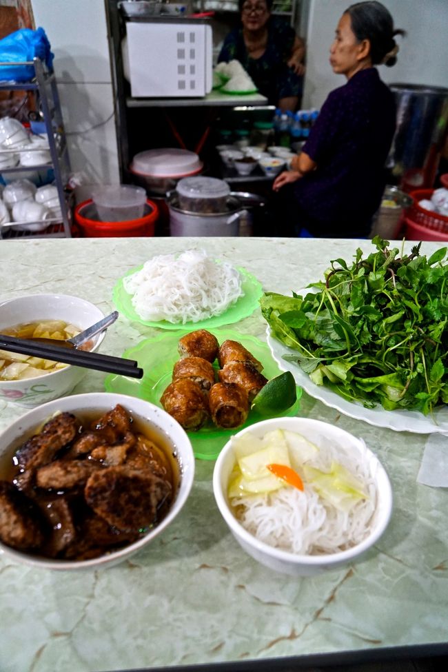 観光　食事処ダックキム<br />せっかくヴェトナムに来たのに<br />NYのヴェトナムレストランのvermicelli が<br />恋しくなる。。。