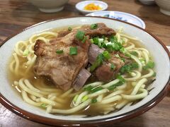 川平公園茶屋で
おいしいソーキそばをいただいて
最後まで石垣を堪能しました。

ほとんど旅行記アップできてませんが、
この初潜りのあと
今年は8回くらい石垣に潜りに通ったな〜
来年こそは旅行記を早く載せられるように頑張ります〜
来年もよろしくお願いします。よいお年を！！
