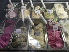 ダイビングの帰りには、おいシーサー遇
でアイスをいただくのが楽しみ
ここは島の素材を使ってのアイスがたくさんあります